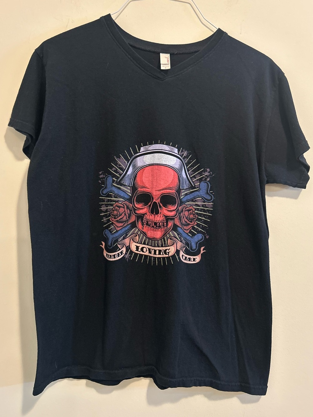Women’s  Black Graphic Skull V-Neck Nurse T-Shirt‎ - Pink Skull Design